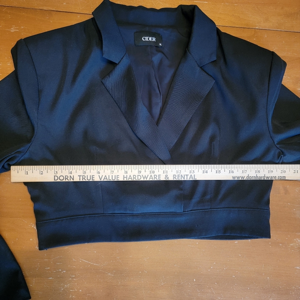 Solid Notched Collar Crop Blazer By Cider Black Size XL - Picture 10 of 10